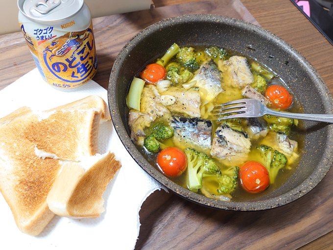 そうならなかったのは近所の料理好き伯母さんのおかげだそう。そこで簡単で美味しく作れるレシピを習得し、そんな母から自分もそれを受け継いだ。
やっぱりどこかで流れを断ち切らないと行けないんやと思う。
↓最近の手料理 