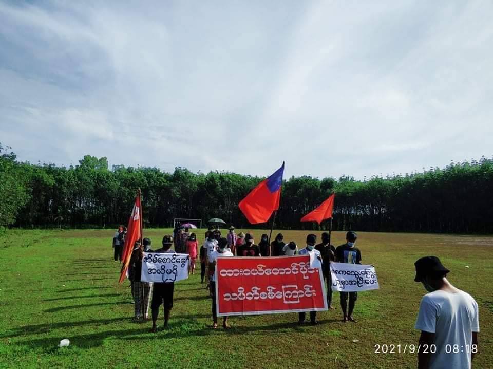 DenialMoe's tweet photo. Protest against military dictatorship by residents from southern part of Dawei #GlobalArmsEmbargo #WhatsHappeningInMyanmar #Sep20Coup https://t.co/fko2Kg71CQ