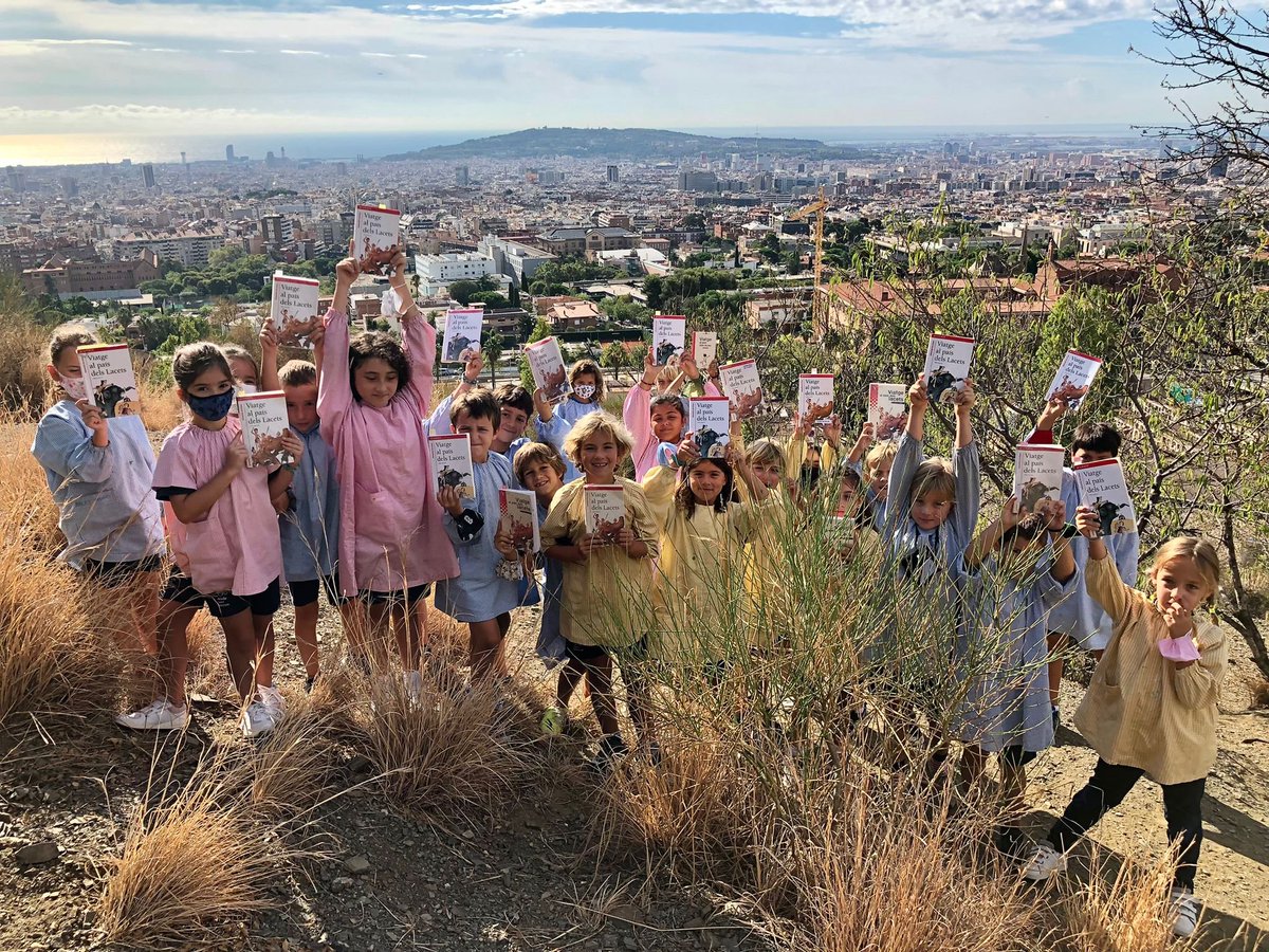 galibellesguard's tweet photo. Us imagineu un privilegi millor que el d’observar i entendre el llibre amb la ciutat als teus peus? #PrimàriaESG #Muntanyeta #ViatgealPaísdelsLacets #somESG https://t.co/B1h5xyc2AH