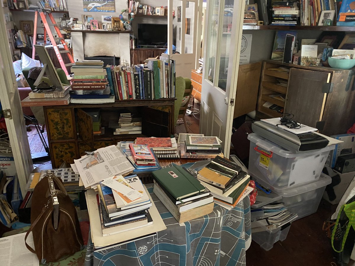 booksontheshelf's tweet image. Ok it is time to straighten up my study 📚 #lockdownprojects