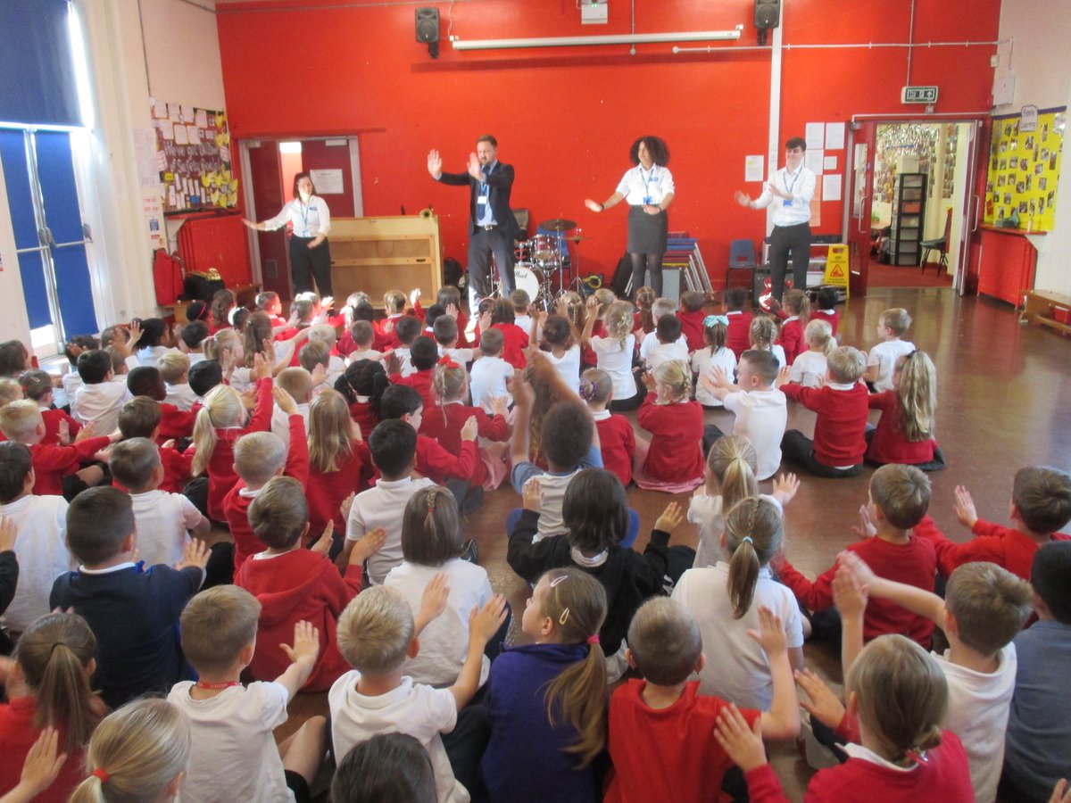 sheltoninfants's tweet photo. Great to see @HHMusicDerby back in school delivering a musical and lively assembly which was really enjoyed by the children! 🎸🎷🎺🎶 https://t.co/eNhynNAPIY