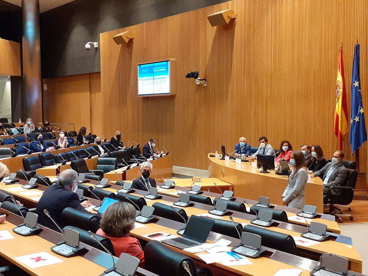 AlzheimerCeafa's tweet image. Los diputados y diputadas presentes en la jornada preguntan a  las personas que han participado en ellas

#CeroOmisionesCeroAlzheimer