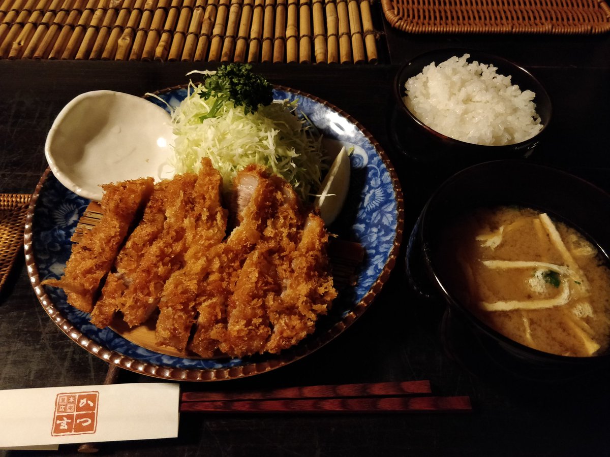 山登りして豚かつ食った！
天気が良くてサイコーだった！