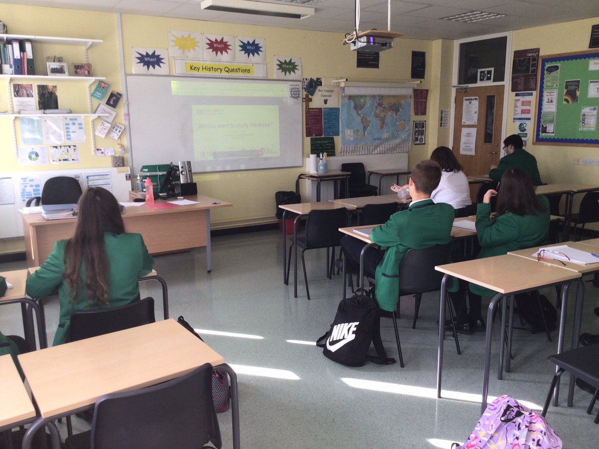 LismoreCareers's tweet photo. Huge thanks to all the amazing staff @BelfastTrust for a brilliant virtual Medical Work Experience seminar!  Fantastic information and advice about careers in medicine for those Year 13/14 students @lismorecomp in attendance. https://t.co/0VLdCVmwaO