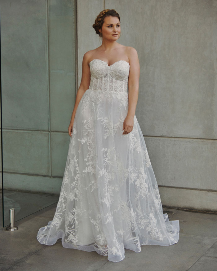 Celebrating the female form, the Curve collection from <a href="/ElbethGillis/">Elbeth Gillis</a> features five dresses, each with something unique to offer

bridemagazine.co.uk/articles/elbet…