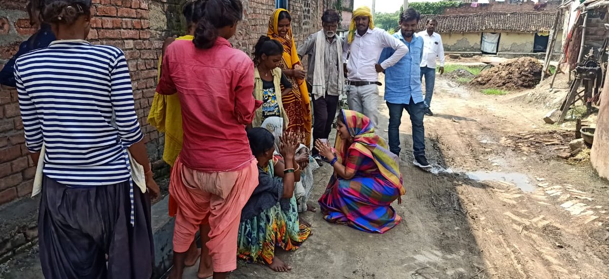 khushboo1singh's tweet image. आज अपने जिला परिषद क्षेत्र में लोगों से आशीर्वाद लेते हुए