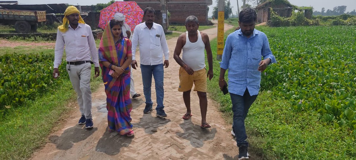 khushboo1singh's tweet image. आज अपने जिला परिषद क्षेत्र में लोगों से आशीर्वाद लेते हुए