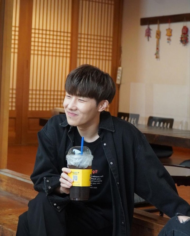 nsprtnwh's tweet photo. (09/20/21) INFINITE LEADER KIM SUNGGYU IG POST "have a nice chuseok everyone"

#INFINITE 
@woollimTHELIVE @Official_IFNT https://t.co/qVKbObyw1v