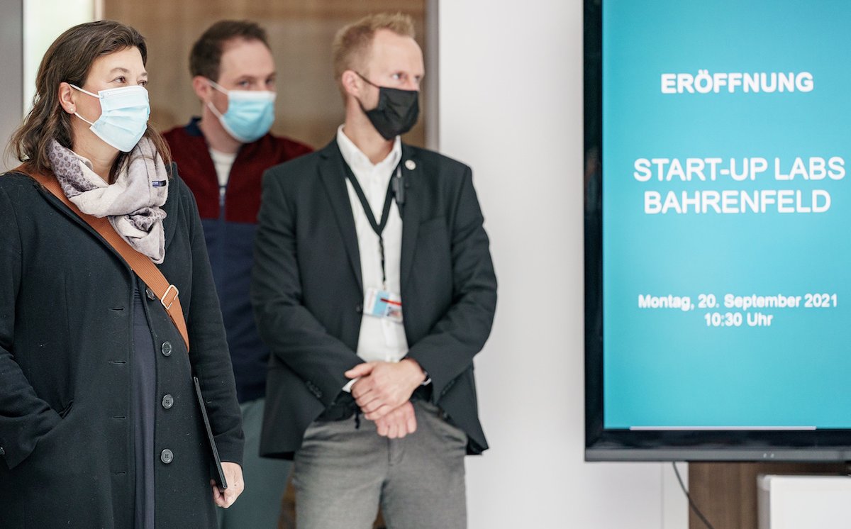 desy's tweet photo. 2700 Quadratmeter für Innovation und Unternehmergeist: Die Start-up Labs Bahrenfeld von @Senat_Hamburg, @unihh und DESY sind heute offiziell eröffnet worden. https://t.co/bh6lSnNnOU https://t.co/X7ajqvCpqa