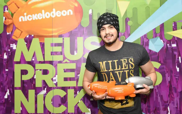 NickelodeonBR's tweet image. Você sabia que o @luansantana já ganhou o zeppy de 
&quot;Música do Ano&quot; 3 vezes? 😱

Será que no #MPN  2021 ele vai ganhar mais um? 🤔