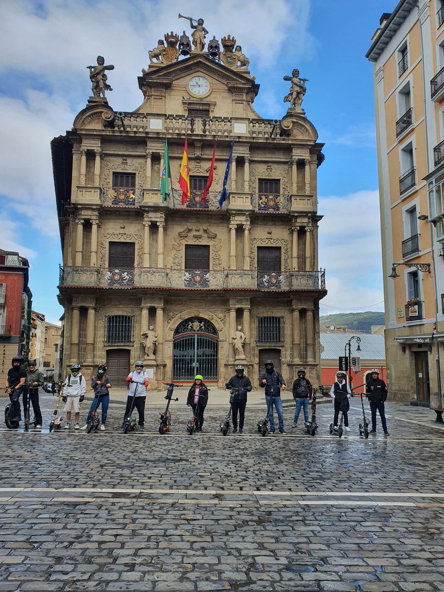Desde #Ampen agradecemos a todos por vuestra presencia en este dia tan importante de la #movilidad #eléctrica en #Pamplona.
#patineelectrico #monociclo #hoverboard 

<a href="/Pamplona_ayto/">Ayuntamiento de Pamplona</a> <a href="/LoboWerewolf/">Lobo  🛴 🏎 📺</a>