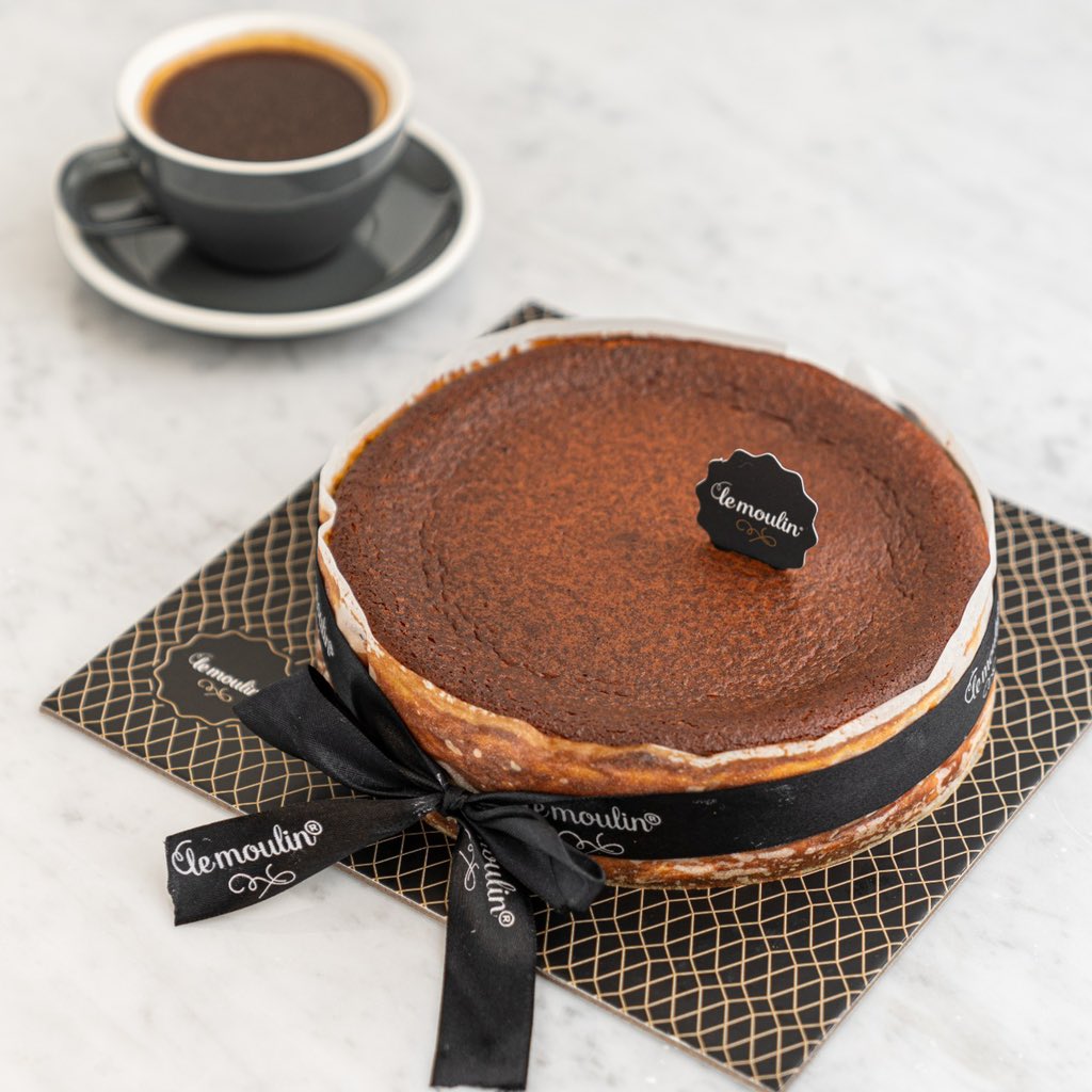 ماتحلى القهوة إلا بكيكة سان سباستيان 👌🏻
#لومولا_بيكري