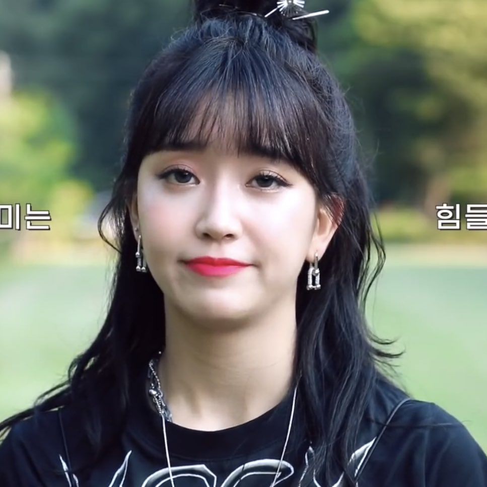 sumin pouting in tiny