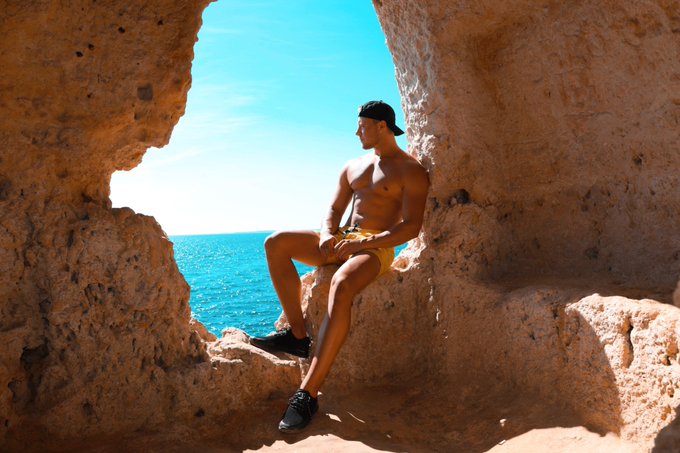 The sunshine hits different in Algarve ☀️  #MondayMotivaton https://t.co/RDwro3ehc2<a href="/tag/mondaymotivaton"class="tags">#MondayMotivaton</a>