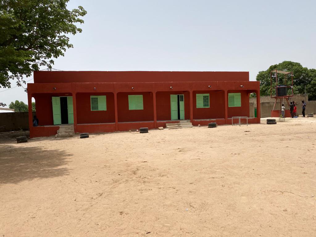 Niintche's tweet photo. Un an jour pour pour jour 60.800.000fr entièrement récolté grâce à internet pour rénover 16 écoles plus de 27 toilettes 2 salles informatiques 1 réfectoire des fournitures scolaires 3 puits 2 mini forages.
Merci 🙏🏽 
Le combat continue 🇸🇳 https://t.co/SM52em0qp5