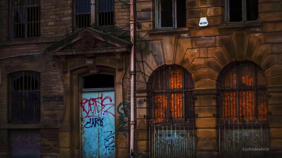 Abandoned former warehouse, Listerhills. #Bradford <a href="/GrimArtGroup/">Grim Art</a> #StreetCultBD #industrialheritage @LensAreLive <a href="/TICCIHBrit/">IndustrialHeritage UK</a>
