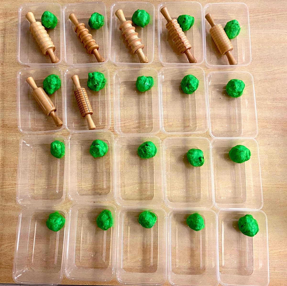 TKoppaithara's tweet image. Introducing playdough materials to interested children for the first time today. #individualized #kindergarten