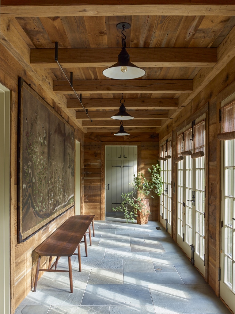 COCOCOZY's tweet photo. How charming is this cottage? Here's another picture from the Maine cottage home that I shared last week. It was designed by @gpschafer ! #COCOCOZY #BringStyleHome #soCOCOCOZY
. https://t.co/vDYI9sbTaj