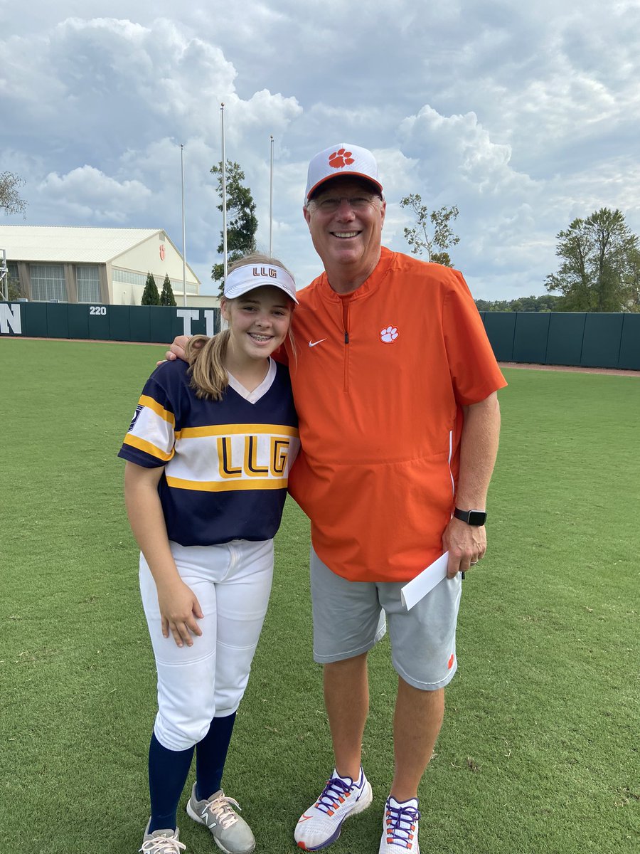 EmileyMccall's tweet photo. Had a great time at @clemsonsoftball camp today. Thanks to all the coaches and players for the instruction. Can’t wait to go back! @rittmanjohn @cbreault12 @kjhyatt6 @MarkTucker704 @LLG_Pedy @stevie_grice https://t.co/E5O4DtNzys