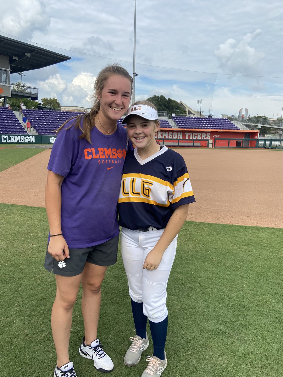 EmileyMccall's tweet photo. Had a great time at @clemsonsoftball camp today. Thanks to all the coaches and players for the instruction. Can’t wait to go back! @rittmanjohn @cbreault12 @kjhyatt6 @MarkTucker704 @LLG_Pedy @stevie_grice https://t.co/E5O4DtNzys