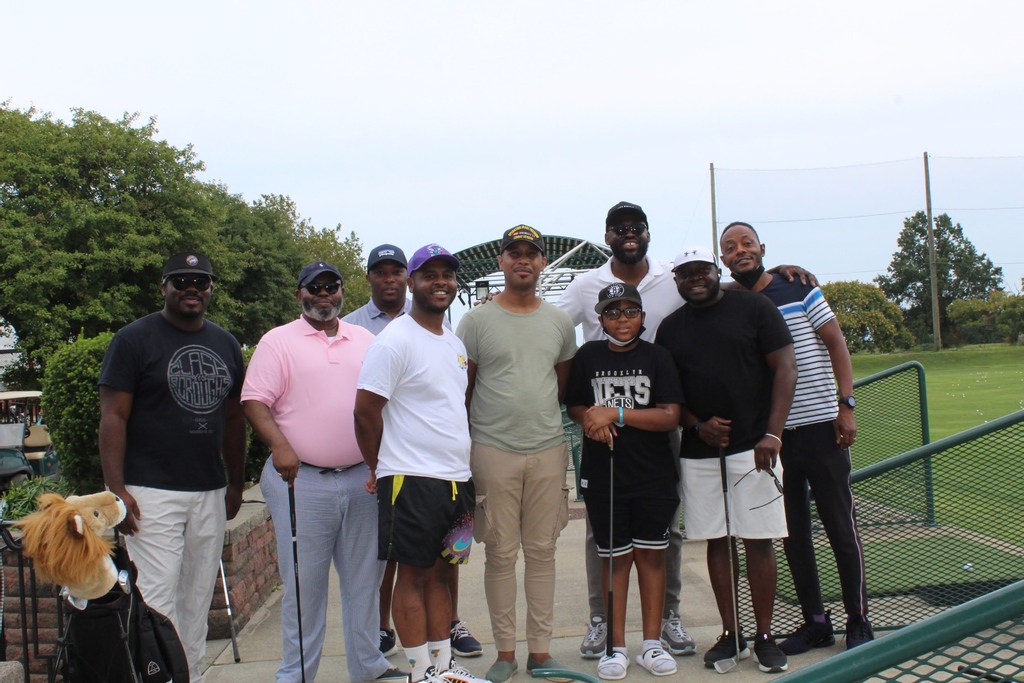 AllAccessGolf1's tweet photo. Great session with brothers from @gentlemensfactory_
#AllAccessGolf #GolfGriot #GentlemensFactory #blackgirlsgolf #Blackgolf #golf #blackgolfers #blacklivesmatter #PGA #USGA #Golfer #blm #golfchannel #golfswing #golfer #blackexcellence #blackowned #BlacksInGolf #golfislife https://t.co/1OWqq6Vp2L