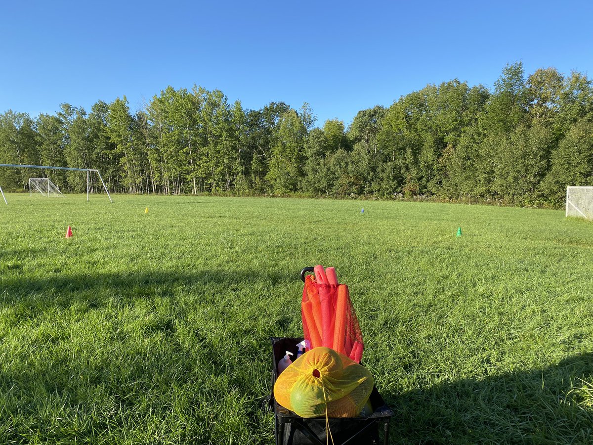 LockerRoomClub's tweet photo. Dewy and beautiful on this outdoor PE Monday morning https://t.co/8z91KeSAsP