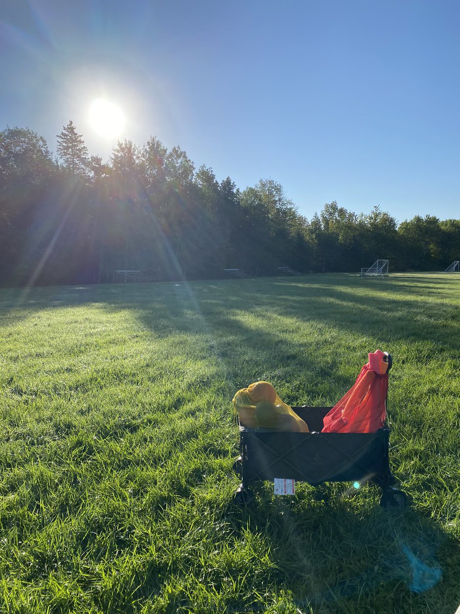 LockerRoomClub's tweet photo. Dewy and beautiful on this outdoor PE Monday morning https://t.co/8z91KeSAsP