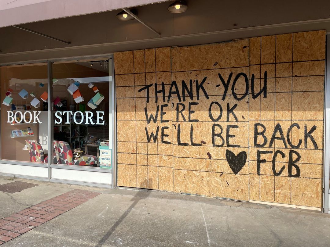 ShelfAwareness's tweet image. Winter Institute #Wi2022 registration opens today; &apos;Reimagining Bookstores&apos; sessions planned; car hits @friendlycitybks in Columbus, MS; bookish Emmys
In today&apos;s @ShelfAwareness: shelf-awareness.com/issue.html?iss…