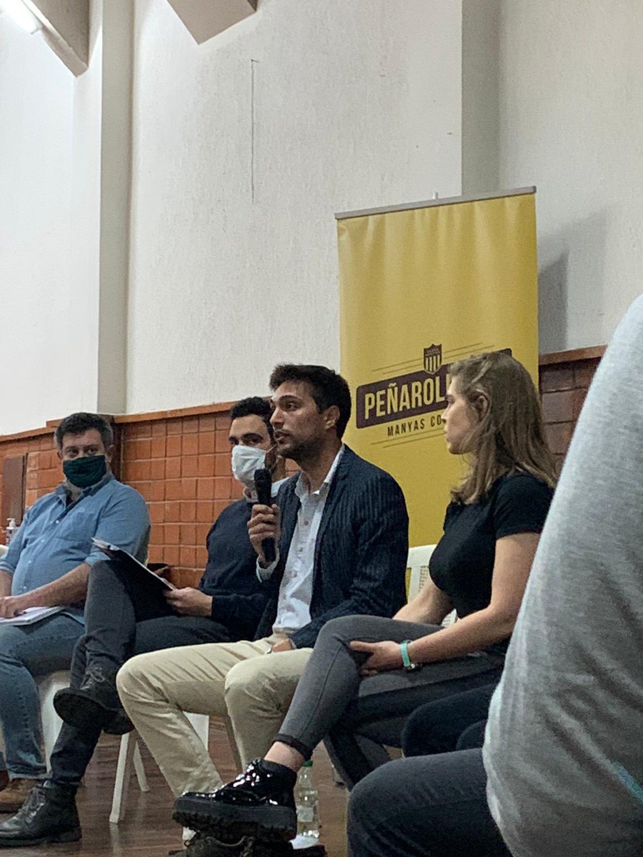 Hoy es el primer aniversario de <a href="/penarolenses/">PEÑAROLENSES</a> . Agrupación que surgió para cambiar ahora y para siempre la forma de hacer política en Peñarol, positiva y constructivamente . Por muchos más años !