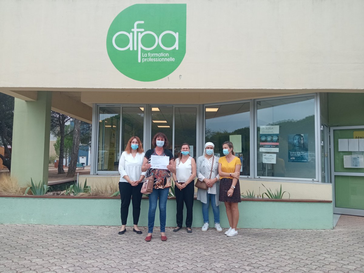 Félicitations à Isabelle THOMAS qui a validé l'intégralité des compétences ciblées, dans le cadre d'une RSFP (Reconnaissance des Savoir-Faire Professionnels) « Agent de nettoyage », à Béziers 👏 
@Poleemploi_oc <a href="/FBerdah/">le concombre masqué</a> <a href="/Afpa_Formation/">Afpa</a>