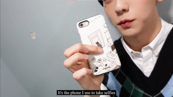 YEONJUN_iz's tweet photo. MY MAN REALLY HAS A SEPERATE PHONE JUST TO TAKE SELCAS 😭 https://t.co/UuB6iHOsHZ