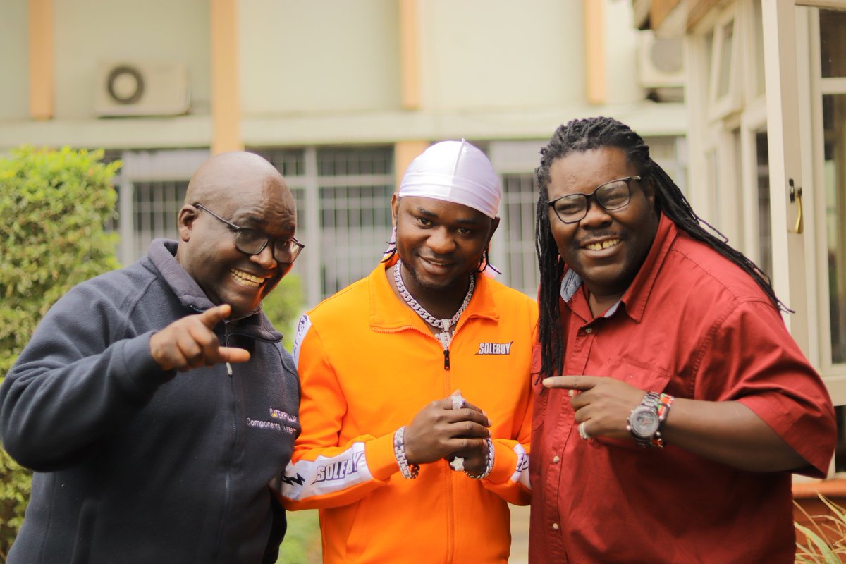 Having Wealth and riches without happiness is not being successful. 

Happiness is a success on it's own, stick around happy people.  

Ondiek nyuka kwota x Makokha 

👉🏿👉🏿youtu.be/gOsnnS0tlRg

Courtesy of vioja mahakamani 
Dj sweet kay