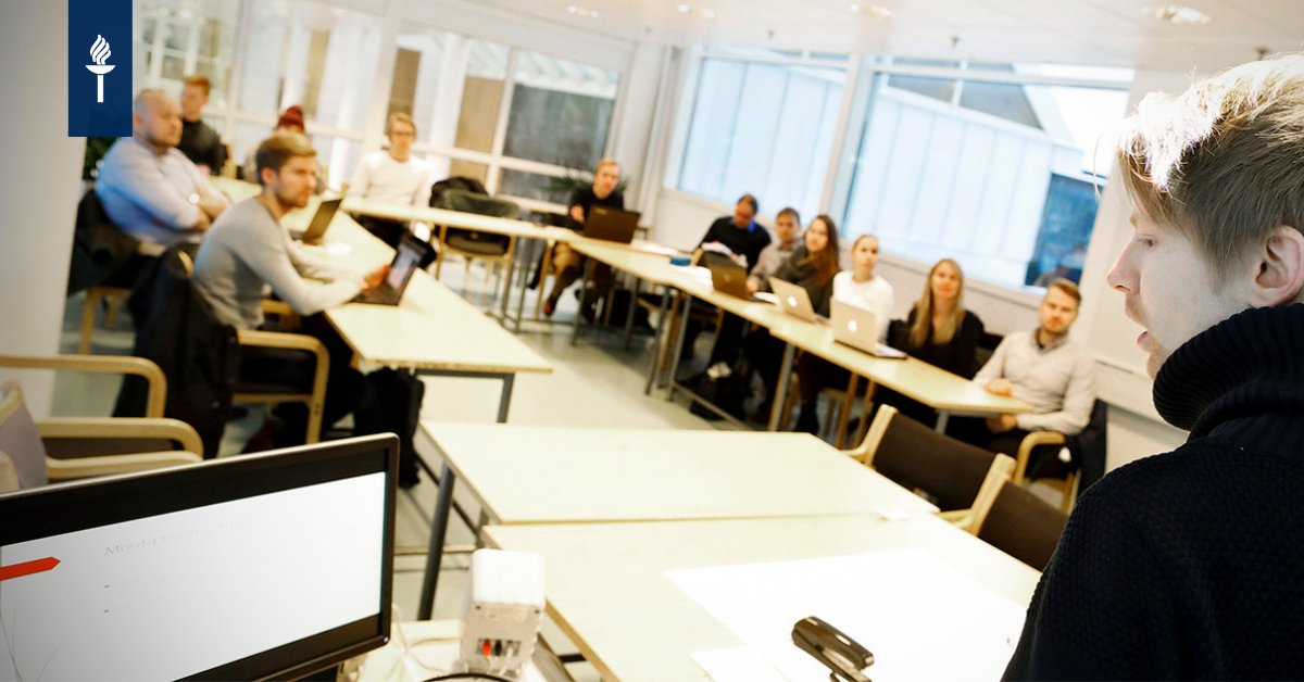 jyu_jsbe's tweet image. Meiltä @uniofjyvaskyla @jyuEMBA -koulutuksesta valmistuu vuosittain kymmeniä eri organisaatioissa toimivia johtajia. Tätä #alumni&apos;verkostoa kutsutaan EMBAssadoreiksi -yhteistyön ja tietotaidon lähettiläiksi. Oletko sinä nykyinen tai tuleva #embassador? ➡️ r.jyu.fi/E7i