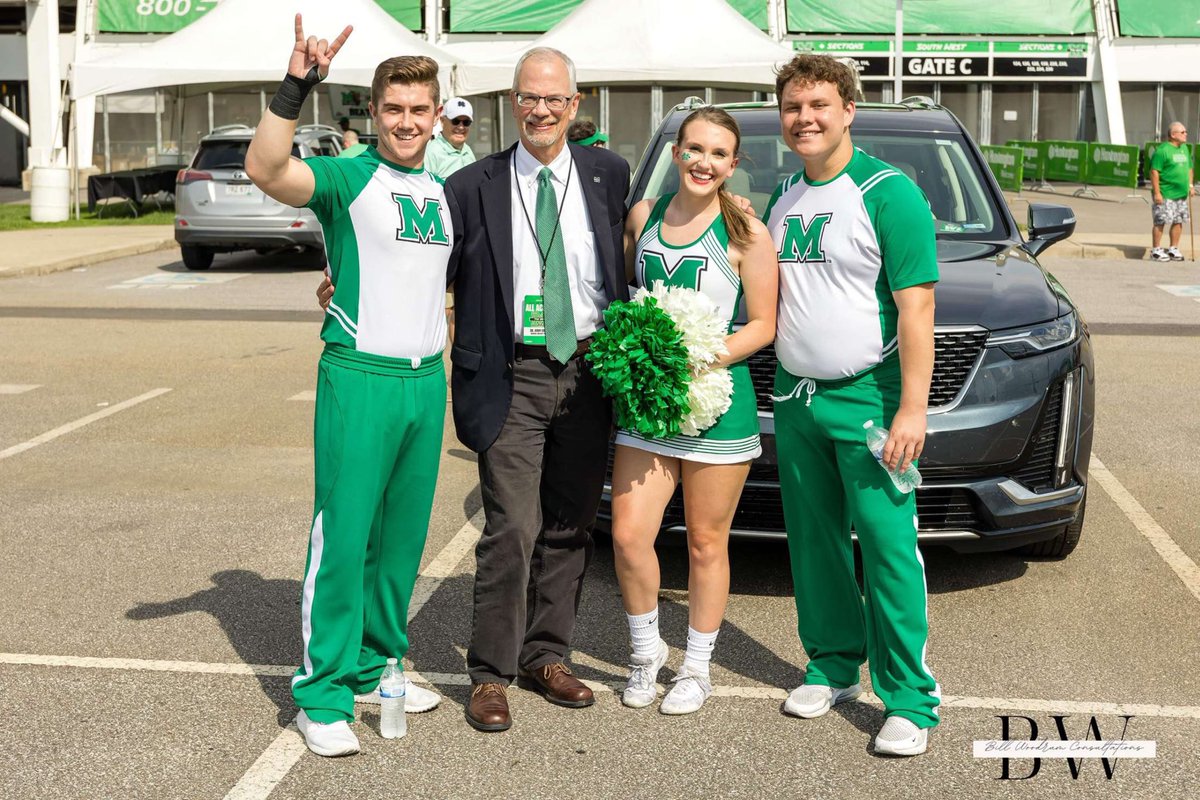 Herd game days with <a href="/MarshalluPres/">President Brad D. Smith</a> 💚🤍