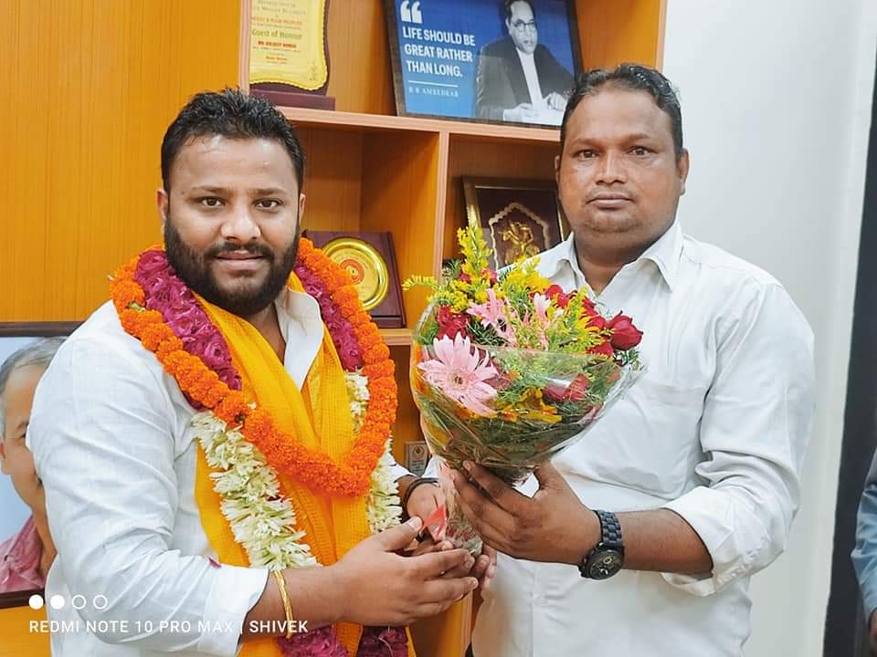 riteshconnects's tweet image. दिल्ली के कोंडली से लोकप्रिय विधायक @KuldeepKumarAAP जी ने मयूर विहार फेस- 3 ऑटो यूनियन के साथियों के साथ मुलाकात कर उनकी समस्या सुनी तथा उनकी समस्या का समाधान भी कराया।
#MLAKuldeepKumar