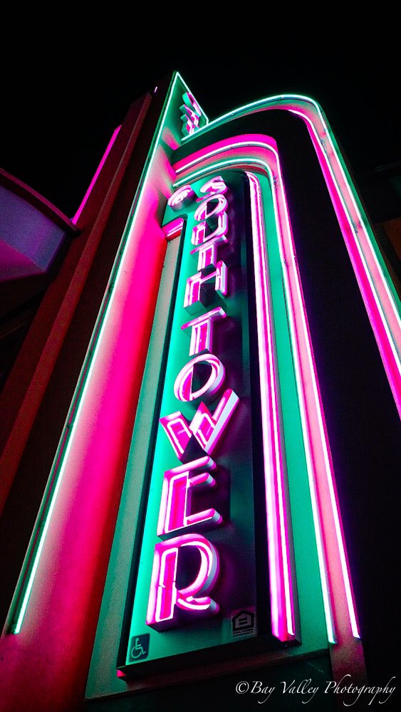 BayValleyPhoto's tweet photo. #SonyAlpha #fresno #neonlights https://t.co/FRIxVWfzeo