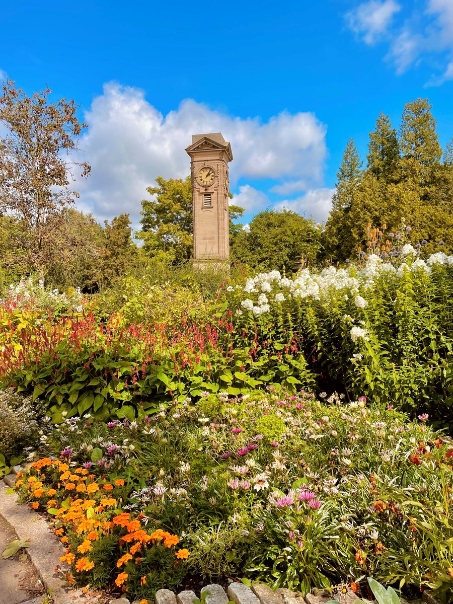We took a Gold again in the Small City Category in the Heart of England in Bloom competition - well done to everyone who gets involved and makes our town bloom so brightly!! 💚💚💚😊😊😊