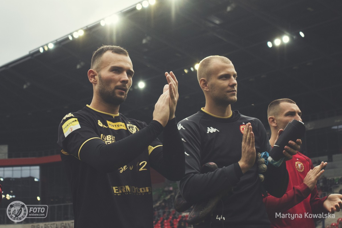 RTS_Widzew_Lodz's tweet photo. 📸Na stronie pojawiła się galeria z meczu #TYCWID, autorstwa @maarcyys.
Więcej: https://t.co/L5Xq2G8Cwe https://t.co/xVZrnzBwLG