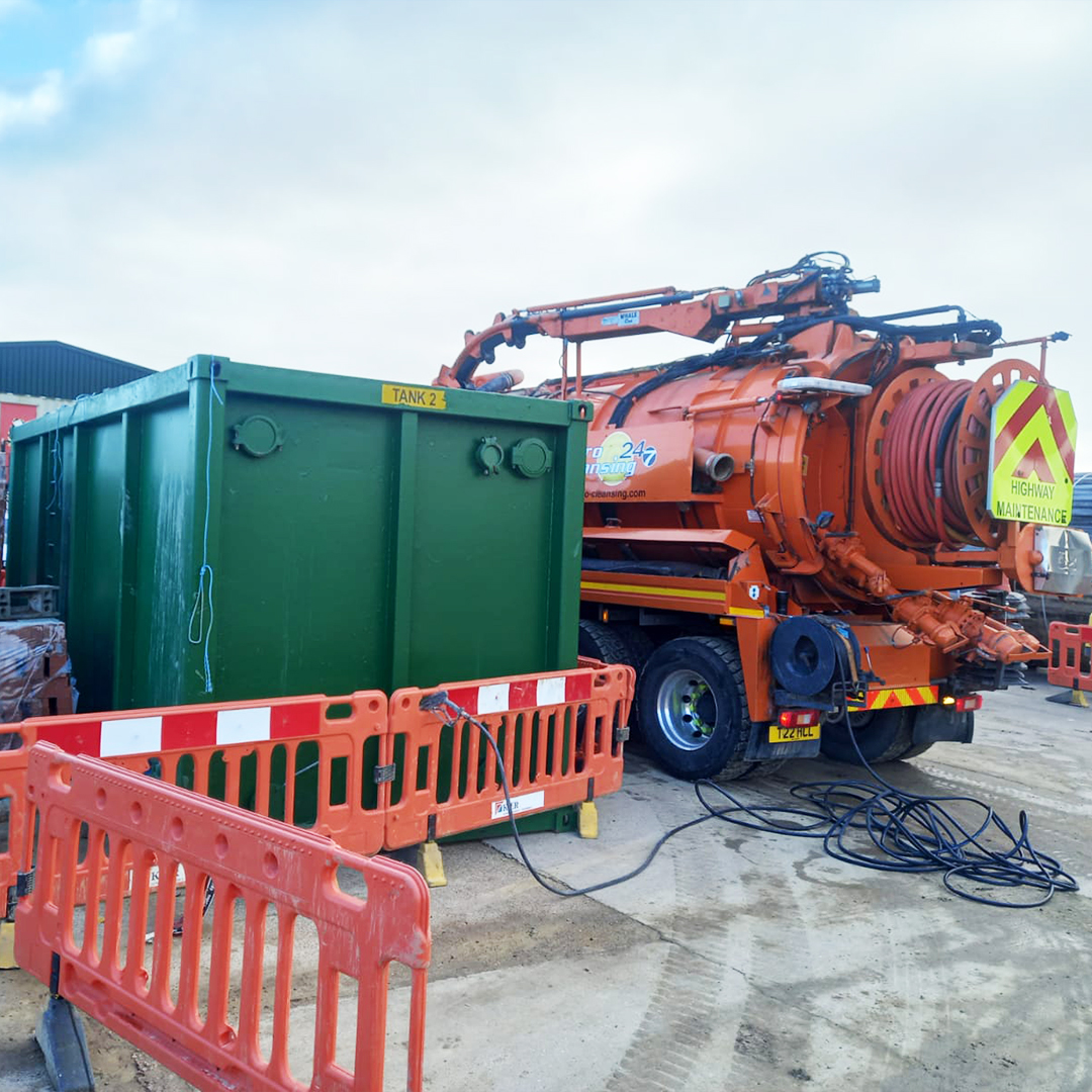 Our #supercombi team worked alongside a #bulktanker team to remove drilling #slurry from a #construction site. #Jobdone