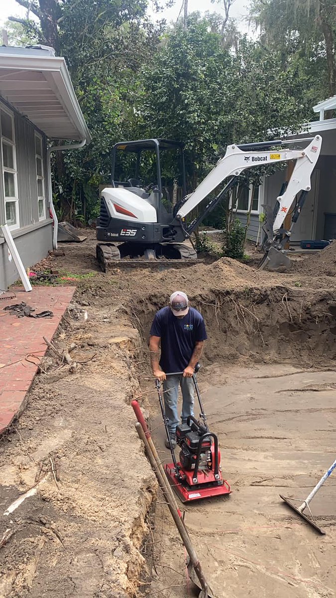 flpoolspa's tweet image. Small space? No problem! Check out where we are fitting in a #pool this week. #floridaleisurepoolandspa #iwantapool #smallbackyard #familyfun #alachua #gainesvillefl