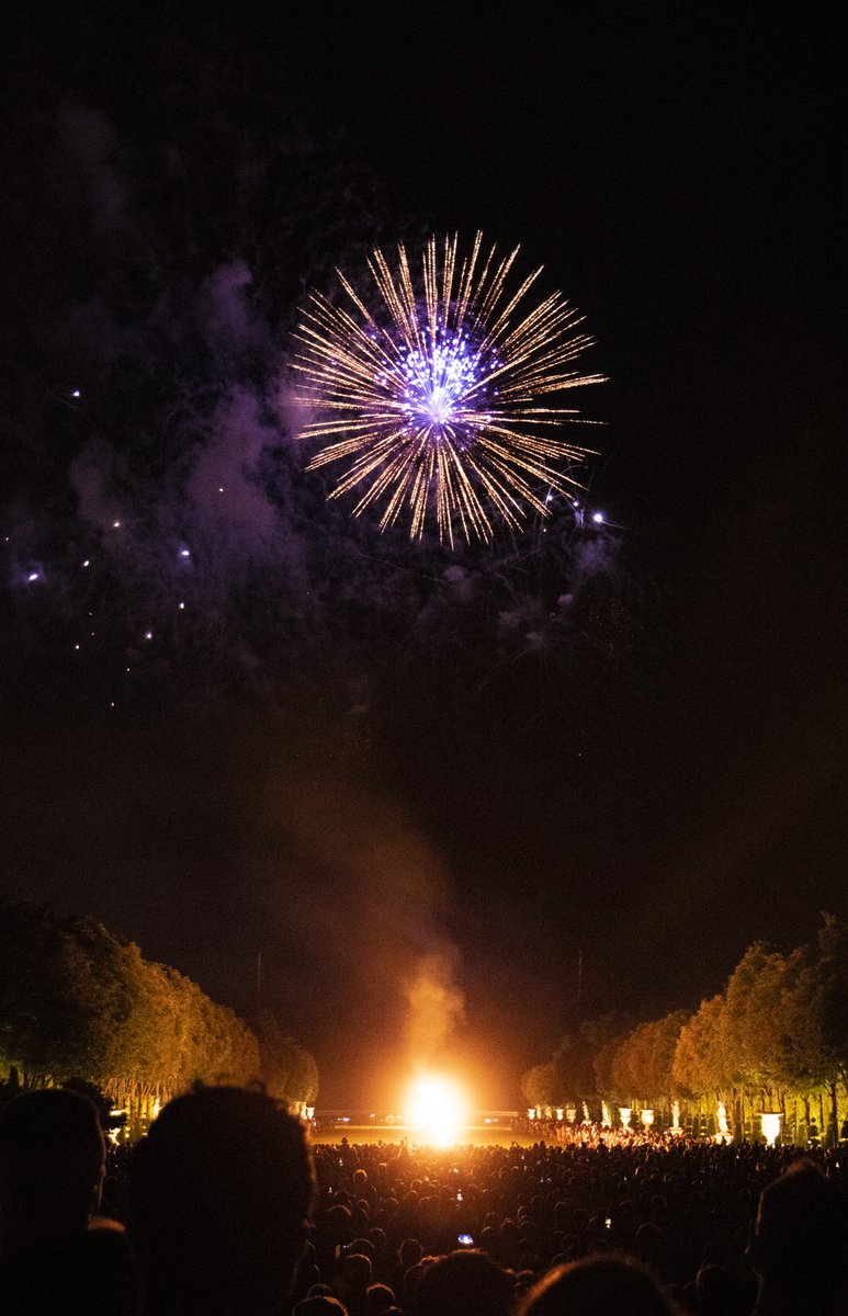 Royal Fireworks in the Palace of Versailles gardens 🎆

#fireworks #versaillespalace #versailles #chateaudeversailles #fireworksfestival #photography #NightPhotography #NosDren