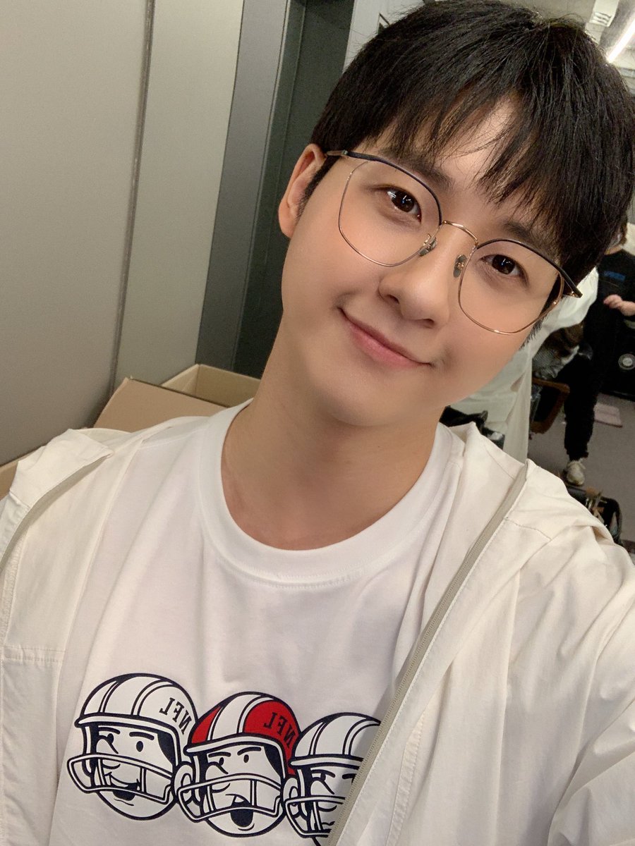 B1A4_CNU's tweet photo. 모두 즐거운 한가위 보내세요🌕 #BANA ❤️ #추석 #한가위 https://t.co/To4MNVlfgl