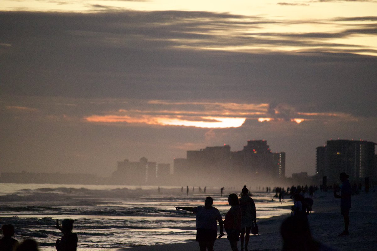 Showtime_Jaye_'s tweet photo. Destin,FL Sunday night sunset.  Truly Beautiful!!! https://t.co/xrDhcSjtvr