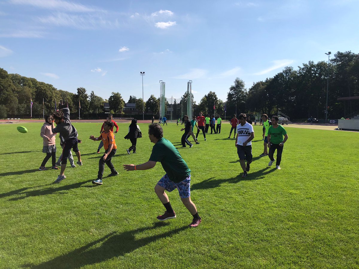 MirandaBoonstra's tweet image. Waren er zaterdag 20 deelnemers, nu kwamen er al 60 fanatiekelingen.    Wat hebben we nog nodig: hardloopschoenen maat 43, sokken, korte en lange sportbroeken en trainingspakken. En van die partijlinten zodat we teams kunnen vormen met (bal) spelletjes. #runforfreedom