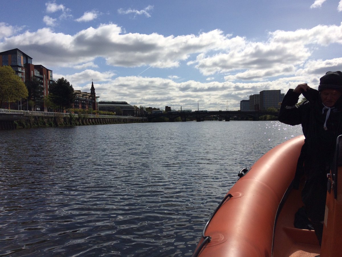 ames_e_p's tweet photo. Our new paper explores the transport of dissolved organic matter through UK estuaries, finding that urban estuaries export more DOM than they receive. Also brings back good memories of sampling trips on the Clyde, Forth &amp; Tay! #LOCATEsampling https://t.co/yx1T5QUb6Q