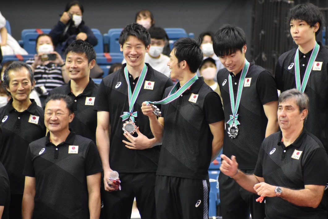 pic14__iskw's tweet photo. 銀メダルはどんな香りでしたか🥺❓
#龍神NIPPON #アジア選手権 
#石川祐希 #藤井直伸 https://t.co/KGnkhLXLmU