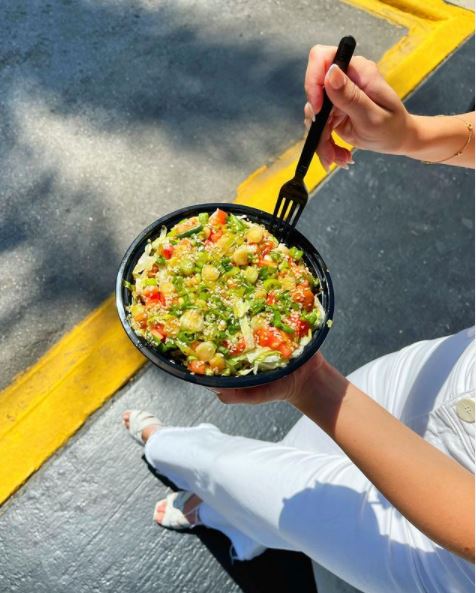 chickenkitchenh's tweet photo. Start your week off right with healthy eats from Chicken Kitchen, like our delicious Oriental CHOP-CHOP® 🤤 https://t.co/VDq2RosArZ