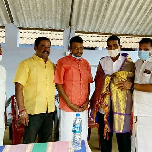 MaruthavelDmk's tweet photo. இன்று  வடக்கு ஒன்றிய (கிழக்கு) பொறுப்பாளர் ஆகிய எனது  தலைமையில், கோவை தெற்கு மாவட்ட பொறுப்பாளர் டாக்டர். K.வரதராஜன் அவர்கள்  கழகத் தலைவர் தளபதி அவர்களின் ஒன்றிணைவோம் வா திட்டத்தின் மூலம் அரிசி மற்றும் மளிகை பொருட்களின் தொகுப்புகளை சந்தேகவுண்டன்பாளையம்  ஊராட்சியில் வழங்கினார் . https://t.co/c1tvAW09vB