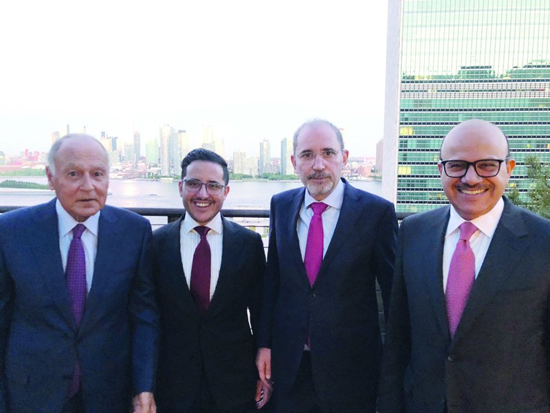 kuwaittimesnews's tweet photo. Foreign minister participates in Mideast meeting https://t.co/Hu0YU2WUwr via @kuwaittimesnews 
#KuwaitForeignminister #KuwaitPM #Mideast #UnitedNationsGeneralAssembly #UNGC https://t.co/ZCY4m5rMFl