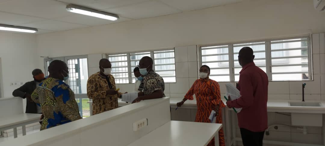 Pour former les laborantins de demain, le ministère de la Santé @gouvbenin, et la Fondation Mérieux @MerieuxFdn construisent un nouveau centre de formation continue en biologie médicale à #Cotonou, grâce à l'appui de la 🇫🇷 via l'@AFD_France - projet #RESAOLAB #UnMondeEnCommun
